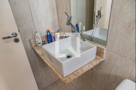 Casa à venda com 163m², 4 quartos e 2 vagas Casa à venda com 163m², 4 quartos e 2 vagasBanheiro da suíte