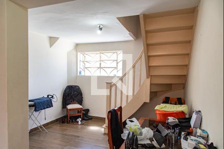 Casa à venda com 163m², 4 quartos e 2 vagas Casa à venda com 163m², 4 quartos e 2 vagasSala