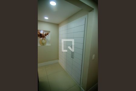 Apartamento à venda com 180m², 3 quartos e 1 vagaCorredor