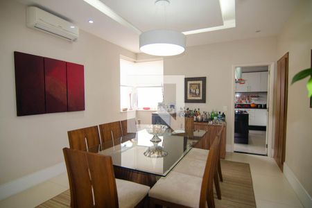 Apartamento à venda com 180m², 3 quartos e 1 vagaSala