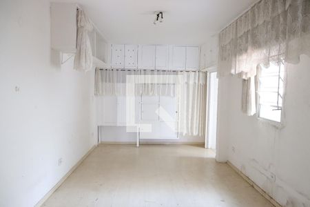 Casa à venda com 172m², 4 quartos e 2 vagassalão