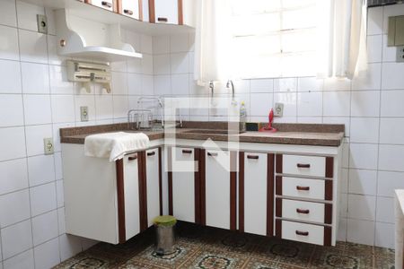 Casa à venda com 172m², 4 quartos e 2 vagascozinha