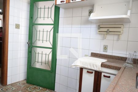 Casa à venda com 172m², 4 quartos e 2 vagascozinha