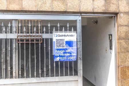 Casa à venda com 125m², 3 quartos e 2 vagas Casa à venda com 125m², 3 quartos e 2 vagasFachada