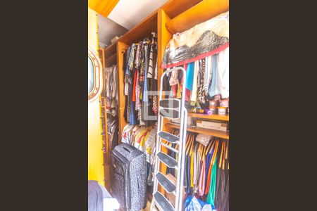 Casa à venda com 125m², 3 quartos e 2 vagas Casa à venda com 125m², 3 quartos e 2 vagasCloset suíte 2