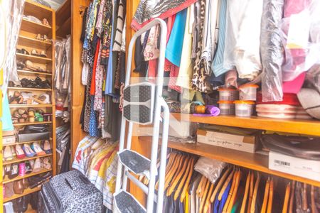 Casa à venda com 125m², 3 quartos e 2 vagas Casa à venda com 125m², 3 quartos e 2 vagasCloset suíte 2