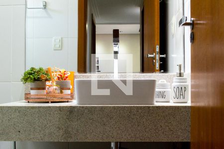 Banheiro Social de apartamento para alugar com 2 quartos, 78m² em Armação, Salvador