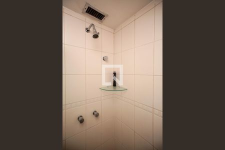 Banheiro de apartamento para alugar com 2 quartos, 60m² em Lins de Vasconcelos, Rio de Janeiro