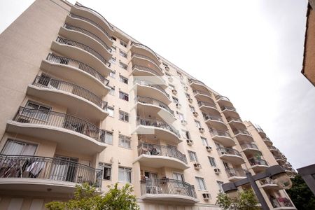 Apartamento à venda com 60m², 2 quartos e 1 vaga Apartamento à venda com 60m², 2 quartos e 1 vagaFachada