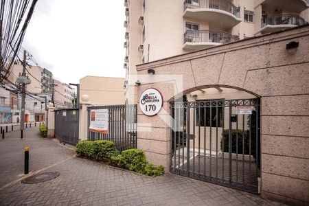 Apartamento à venda com 60m², 2 quartos e 1 vaga Apartamento à venda com 60m², 2 quartos e 1 vagaFachada
