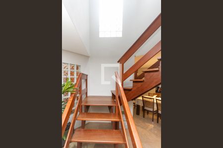escada de casa à venda com 3 quartos, 251m² em Sítio da Figueira, São Paulo