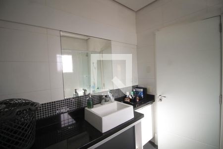 Casa à venda com 586m², 4 quartos e 5 vagasBanheiro da Suíte 2