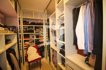 Casa à venda com 586m², 4 quartos e 5 vagasCloset da suíte 1