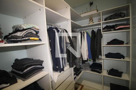 Casa à venda com 586m², 4 quartos e 5 vagasCloset da suíte 2