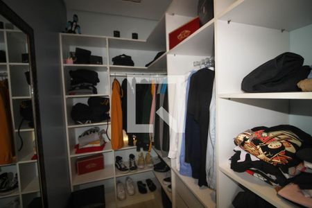 Casa à venda com 586m², 4 quartos e 5 vagasCloset da suíte 3