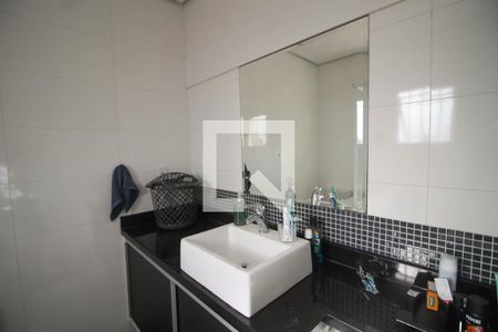 Casa à venda com 586m², 4 quartos e 5 vagasBanheiro da Suíte 2