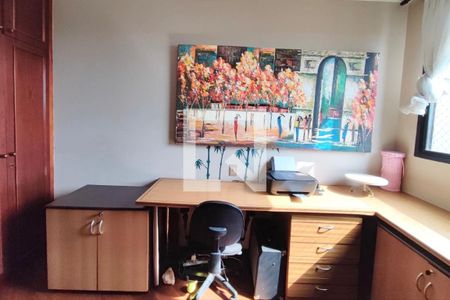 Apartamento à venda com 256m², 4 quartos e 3 vagas Apartamento à venda com 256m², 4 quartos e 3 vagasEscritório