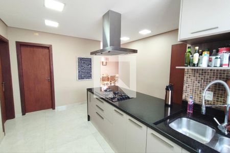 Apartamento à venda com 256m², 4 quartos e 3 vagas Apartamento à venda com 256m², 4 quartos e 3 vagasCozinha