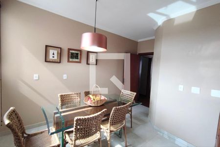 Apartamento à venda com 256m², 4 quartos e 3 vagas Apartamento à venda com 256m², 4 quartos e 3 vagasSala de Jantar 2