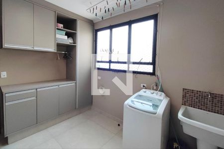 Apartamento à venda com 256m², 4 quartos e 3 vagas Apartamento à venda com 256m², 4 quartos e 3 vagasLavanderia