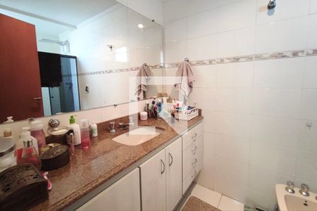 Apartamento à venda com 256m², 4 quartos e 3 vagas Apartamento à venda com 256m², 4 quartos e 3 vagasBanheiro suíte 1