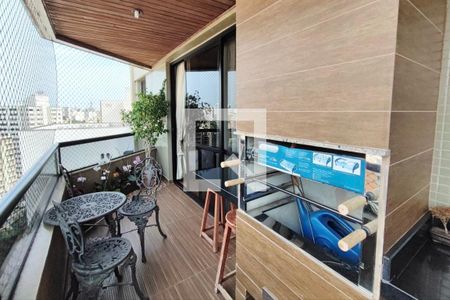 Apartamento à venda com 256m², 4 quartos e 3 vagas Apartamento à venda com 256m², 4 quartos e 3 vagasVaranda gourmet