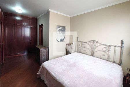 Apartamento à venda com 256m², 4 quartos e 3 vagas Apartamento à venda com 256m², 4 quartos e 3 vagasQuarto suíte 2