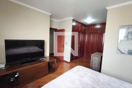 Apartamento à venda com 256m², 4 quartos e 3 vagas Apartamento à venda com 256m², 4 quartos e 3 vagasQuarto suíte 2