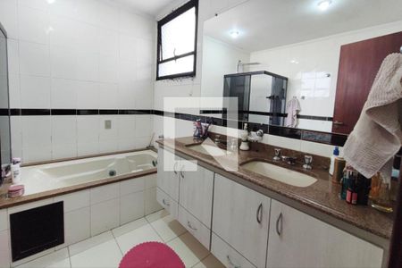 Apartamento à venda com 256m², 4 quartos e 3 vagas Apartamento à venda com 256m², 4 quartos e 3 vagasBanheiro suíte 2