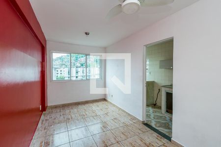 Sala de apartamento para alugar com 2 quartos, 52m² em Olaria, Rio de Janeiro