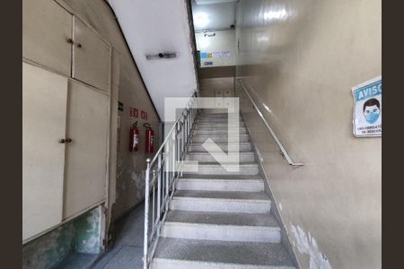 Apartamento à venda com 80m², 2 quartos e sem vaga Apartamento à venda com 80m², 2 quartos e sem vagaEscada de Acesso