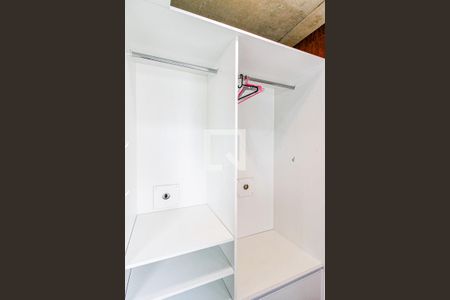 Apartamento para alugar com 74m², 2 quartos e 1 vaga Apartamento para alugar com 74m², 2 quartos e 1 vagaCloset Quarto 2