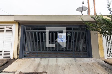 Casa à venda com 175m², 3 quartos e 2 vagas Casa à venda com 175m², 3 quartos e 2 vagasFachada