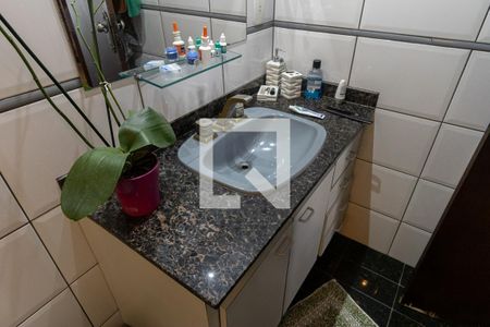 Casa à venda com 300m², 5 quartos e 3 vagasBanheiro do Quarto 1