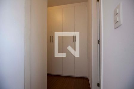 Apartamento à venda com 97m², 3 quartos e 2 vagasQuarto 2 - Armários