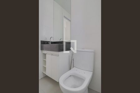 Apartamento para alugar com 70m², 2 quartos e 2 vagasBanheiro do Quarto Suíte 