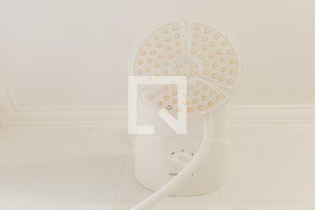 Detalhe do banheiro de apartamento para alugar com 1 quarto, 44m² em Jardim Virginia, Guarujá