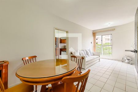 Sala de apartamento para alugar com 1 quarto, 44m² em Jardim Virginia, Guarujá