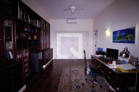 Apartamento à venda com 620m², 4 quartos e 1 vaga Apartamento à venda com 620m², 4 quartos e 1 vagaEscritório