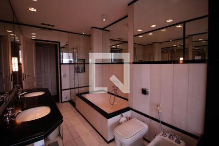 Apartamento à venda com 620m², 4 quartos e 1 vaga Apartamento à venda com 620m², 4 quartos e 1 vagaBanheiro Quarto