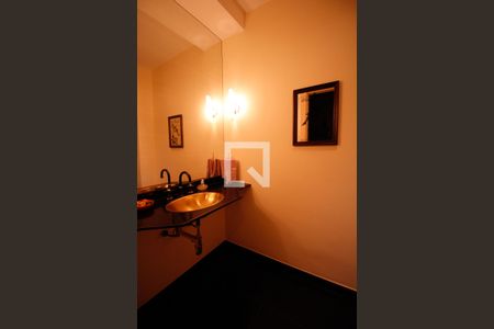 Apartamento à venda com 620m², 4 quartos e 1 vaga Apartamento à venda com 620m², 4 quartos e 1 vagaBanheiro corredor