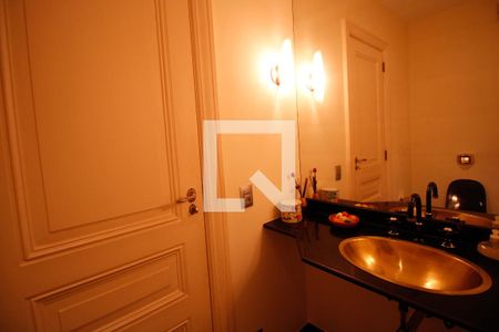 Apartamento à venda com 620m², 4 quartos e 1 vaga Apartamento à venda com 620m², 4 quartos e 1 vagaBanheiro corredor