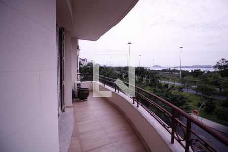 Apartamento à venda com 620m², 4 quartos e 1 vaga Apartamento à venda com 620m², 4 quartos e 1 vagaVaranda