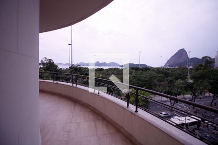 Apartamento à venda com 620m², 4 quartos e 1 vaga Apartamento à venda com 620m², 4 quartos e 1 vagaVaranda