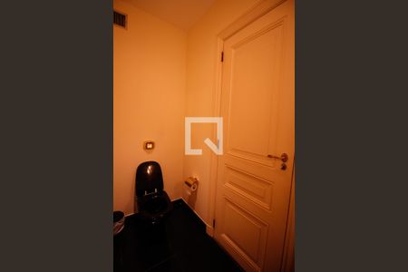 Apartamento à venda com 620m², 4 quartos e 1 vaga Apartamento à venda com 620m², 4 quartos e 1 vagaBanheiro corredor