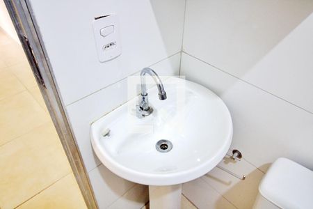 Banheiro de apartamento para alugar com 1 quarto, 30m² em Parque Arariba, São Paulo