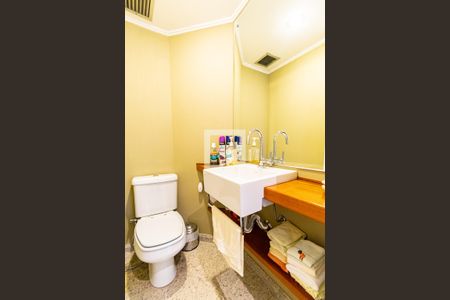 Apartamento à venda com 209m², 3 quartos e 5 vagasBanheiro Social 2