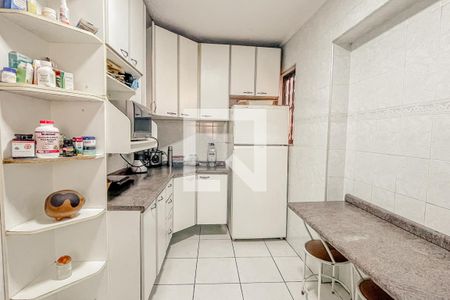 Casa à venda com 140m², 4 quartos e 3 vagas Casa à venda com 140m², 4 quartos e 3 vagascozinha