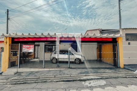 Casa à venda com 140m², 4 quartos e 3 vagas Casa à venda com 140m², 4 quartos e 3 vagasfachada