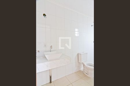 Casa de condomínio à venda com 95m², 2 quartos e 3 vagasBanheiro da Suíte 1